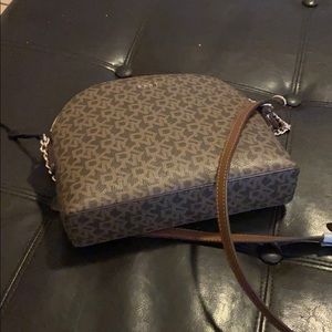 New DKNY women’s crossbody bag SOLD